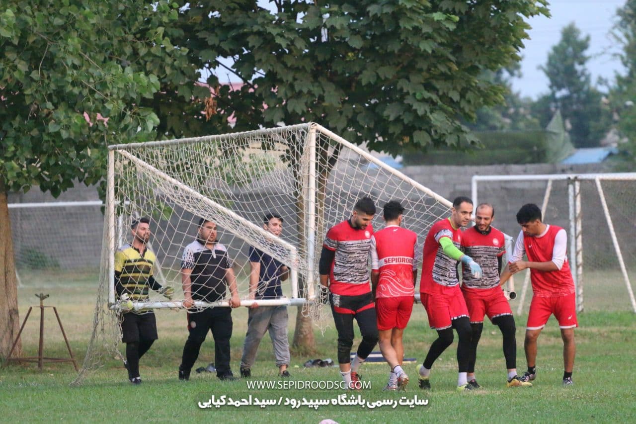 گزارش تصویری از تمرین سپیدرود در زمین شهرداری